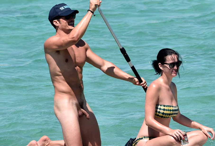 Orlando Bloom Nude on a Paddleboard! | A Naked Guy